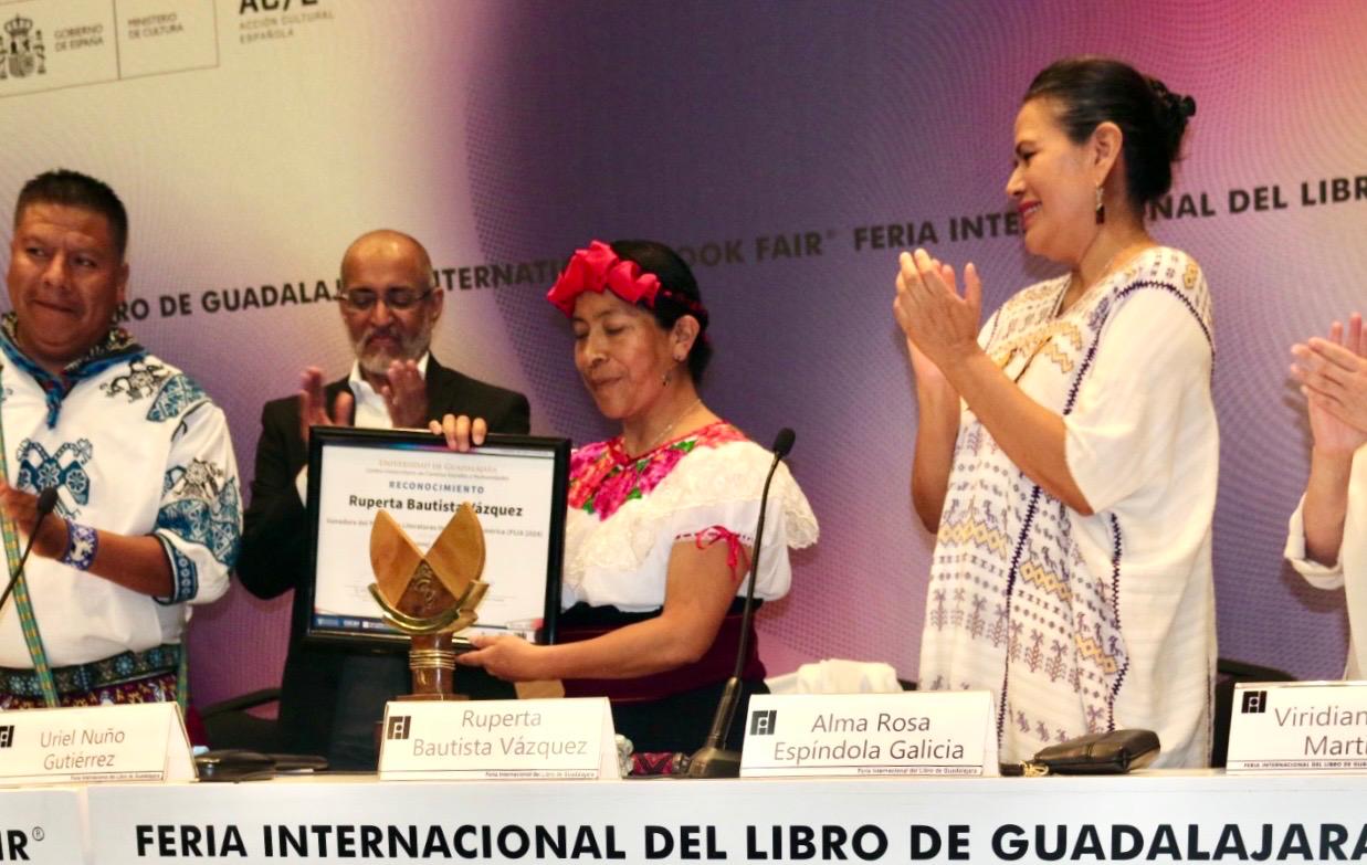 Recibe la escritora tsotsil, Ruperta Bautista Vázquez,  el Premio de Literaturas Indígenas de América (PLIA) 2024 